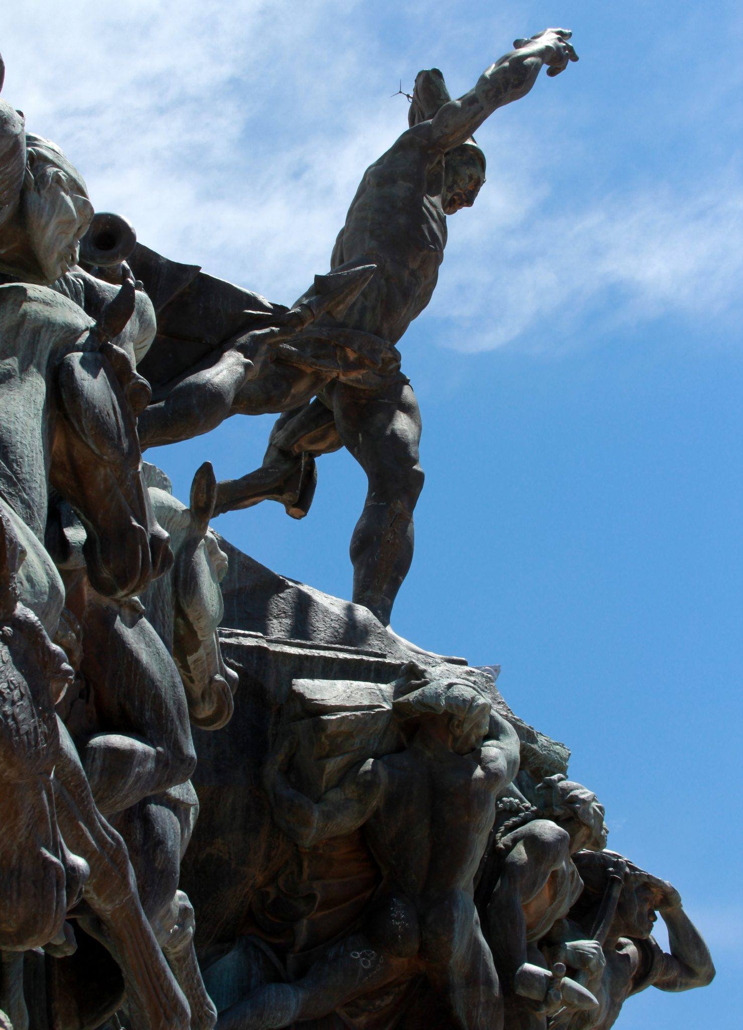 Monumento a los Héroes de la Independencia - Uquia Cabanas - Vasija de ...
